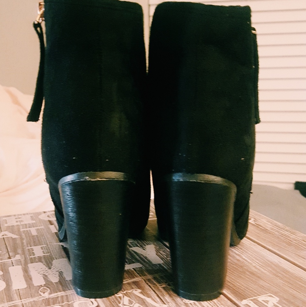 Journee Collection Link Ankle Boots - Picture 3 of 4